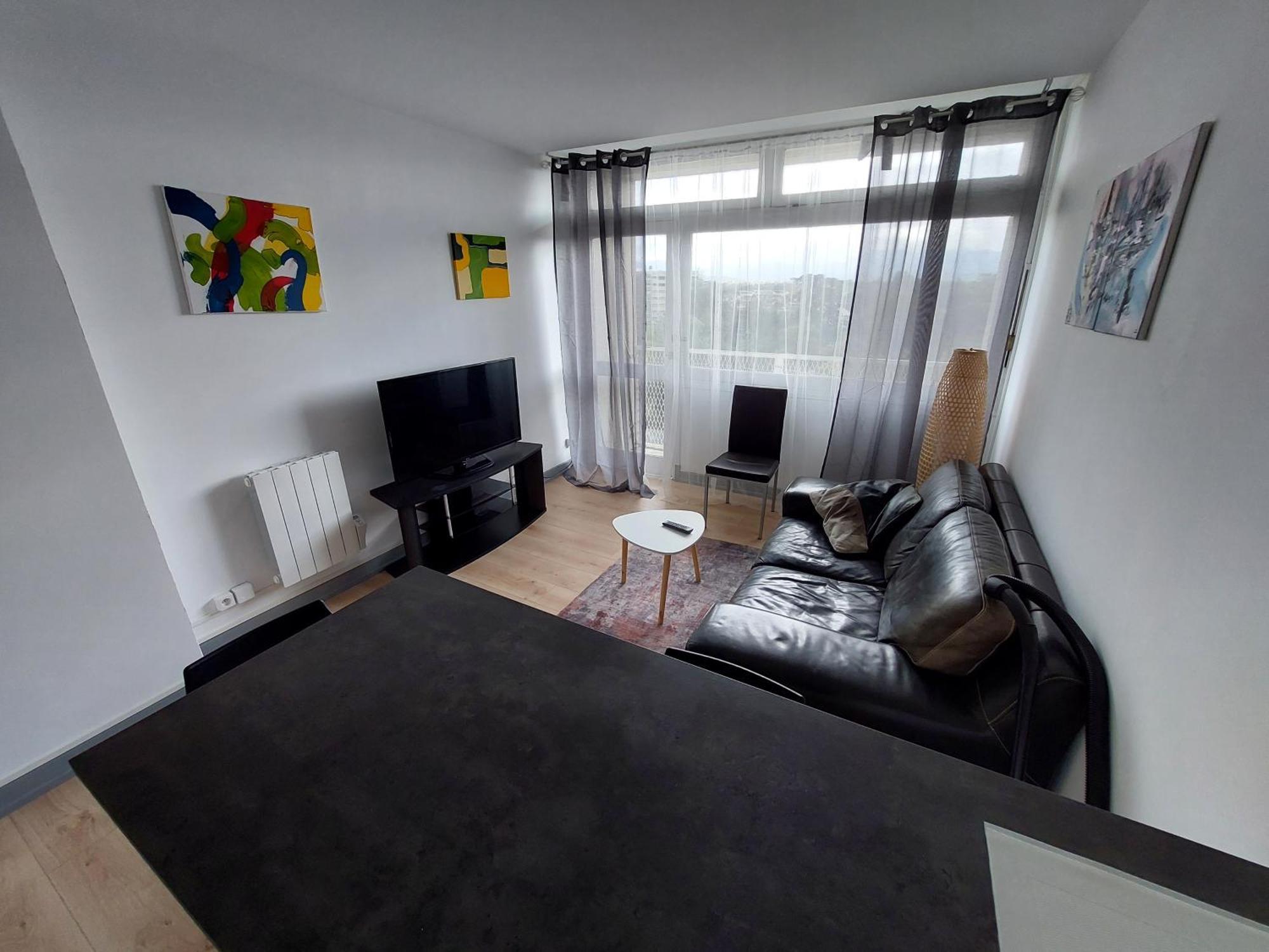 Le Voltaire - T2 Neuf Face Pyrenees Apartment Tarbes Bagian luar foto