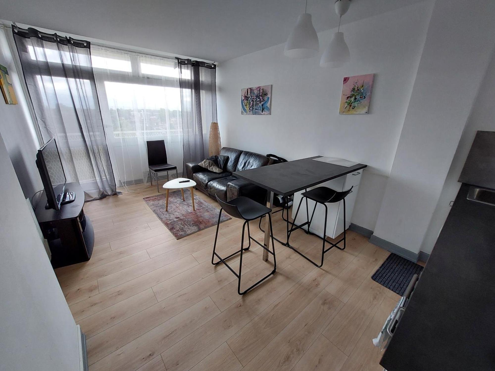 Le Voltaire - T2 Neuf Face Pyrenees Apartment Tarbes Bagian luar foto